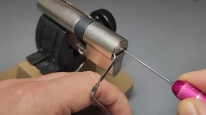 ABUS euro profile cylinder picked. ABUS x12R/EC880 picked.
