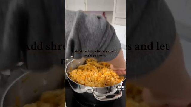 Thanksgiving Mac and cheese 😋 #macandcheeserecipe #thanksgiving #food #holidays #viralshorts смотреть онлайн
