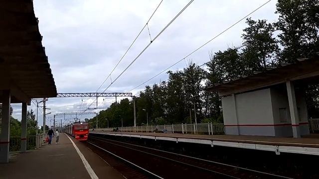 Электропоезд ЭТ2 - 001  на платформе Дачное(4.07.2020).