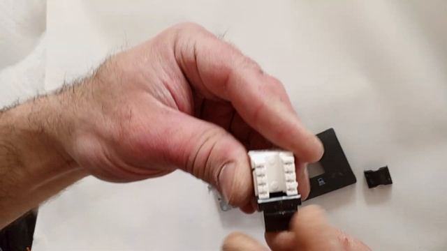 Разборка и подключение интернет розетки glossa от Schneider electric смотреть онлайн