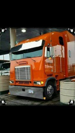 Freightliner COE ---------#freightliner#freightlinertrucks#kenworth#k100#k200#cabover#cabovers#coe#k