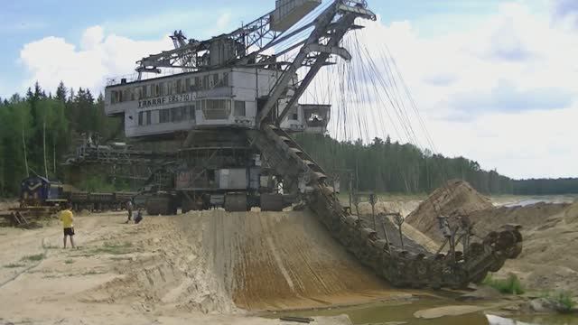 Воскресенский абзетцер - многоковшовый цепной экскаватор TAKRAF ERs 710 часть 1 смотреть онлайн