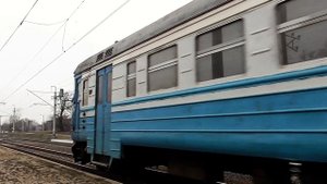 Электропоезд ЭР2-344 и поезд №17 Харьков - Ужгород