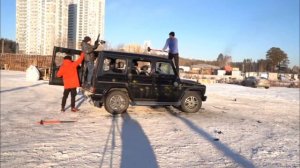 Хайман просто чинит машину