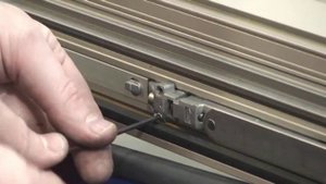 Монтаж фурнитуры ROTO на створку