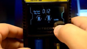 Проверка зарядного устройства Nitecore D2