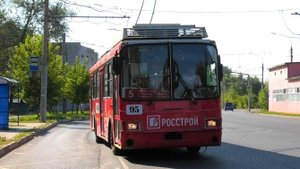 Троллейбус Ярославля ЛиАЗ-5280 (ВЗТМ) борт. №95 маршрут 5 на остановке "улица Ухтомского"