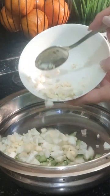 Салат с кальмарами и жареным луком #shorts #кальмары смотреть онлайн