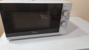 Видео обзор микроволновой печи соло Midea MM720C4E-W белая