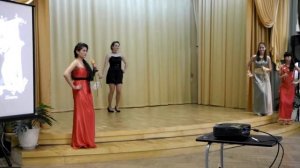 Показ вечерних платьев