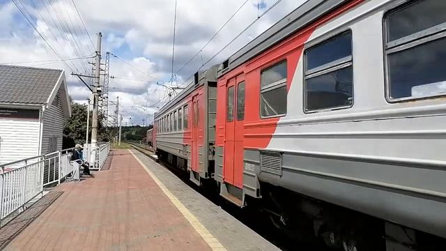 Электропоезд ЭД4М-0135 прибывает на ст. Кисегач смотреть онлайн