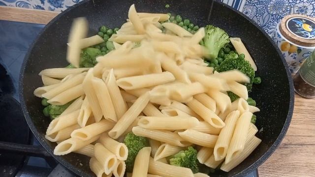 Пенне с брокколи и зеленым горошком | сочно и вкусно | Паста на обед смотреть онлайн