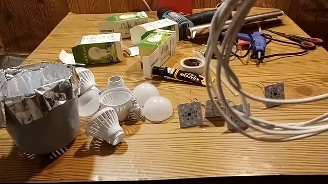 Прожектор своими руками.Из цветочного горшка и светодиодных ламп! смотреть онлайн