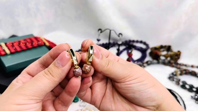 Про отказы от украшений, обзор украшений из камней: аметист шеврон,окаменелое дерево, коралл, чарои