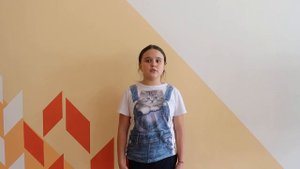 Диана Ш 3 в класс БОУ "Тарская СОШ № 4" читает стихотворение С.Михалкова