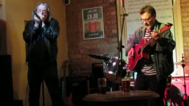 Nadine (Chuck Berry) by Gez and Ben at The Navigation, Nottm 30 June 2011 смотреть онлайн