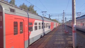 Электричка ЭД4 0014 прибывает на станцию Софрино