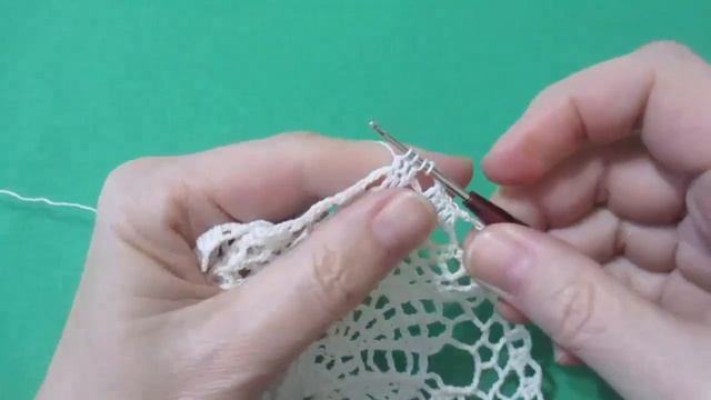 КРУГЛАЯ САЛФЕТКА С ПАУЧКАМИ. ЧАСТЬ 2