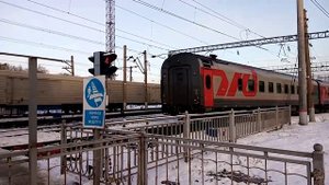 ЭП1М-610 с поедом №90 Санкт-Петербург-Волгоград прибывает на станцию. Липецк.