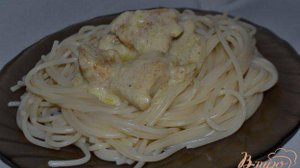Куриное филе в сливочно-сырном соусе