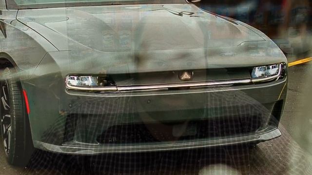 FIRST LOOK: 2025 Dodge Charger Daytona Coupe смотреть онлайн