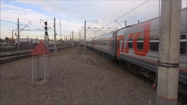 Электровоз ЧС2Т-1005 с пассажирским поездом, СПб / Elloc ChS2T-1005 with passenger train смотреть онлайн