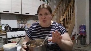 ПРОСТАЯ ЖИЗНЬ 45 РАССКАЗЫВАЮ ЧТО ВЫБОР БУДЕТ ЗА АНДРЕЕМ  ГОТОВИМ САЛАТИК КО ДНЮ РОЖДЕНИЯ СВЕКРОВИ