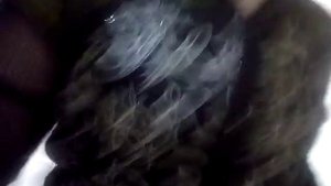 Кидаем пакет с водой в людей