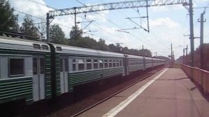 Электропоезд ЭТ2м-101 летит в Металлострой (пл. Ямуга)