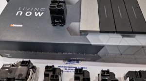 Bticino Living Now Interruttore K4001 Presa KM4180 Schuko KM4140A16F PLACCA KA4803KM supporto k4703