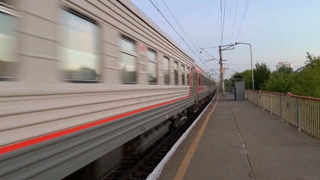 Пассажирский поезд на платформе Ботаническая, г. Екатеринбург смотреть онлайн