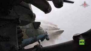 طاقم مروحية من طراز Mi-35M الروسية يدمر قوات معادية في معاقلها