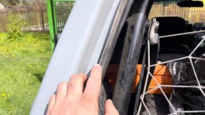 Опель Фронтера спорт о заднем стекле