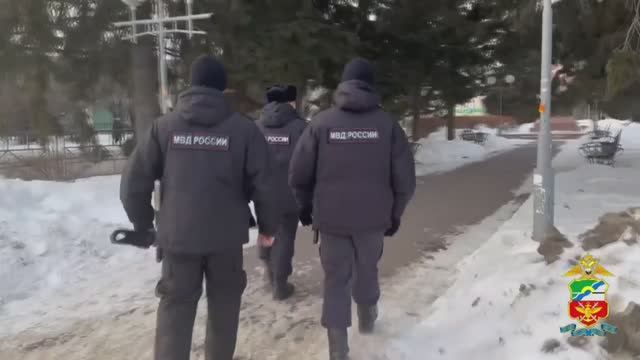 В Томске транспортные полицейские вернули мужчине потерянные вещи и деньги в сумме 107 тысяч рублей