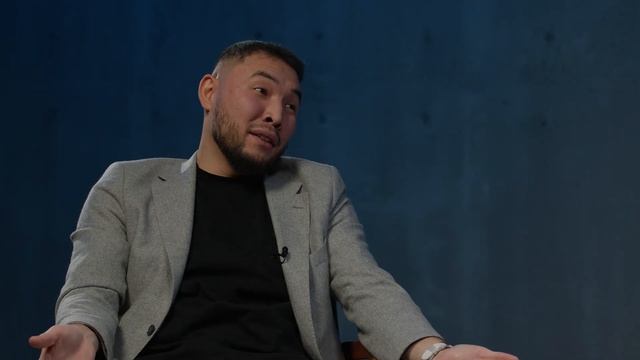Путь от тележки на барахолке до обувной сети. Жомарт Есимбеков | Точка роста | JOSINY смотреть онлайн