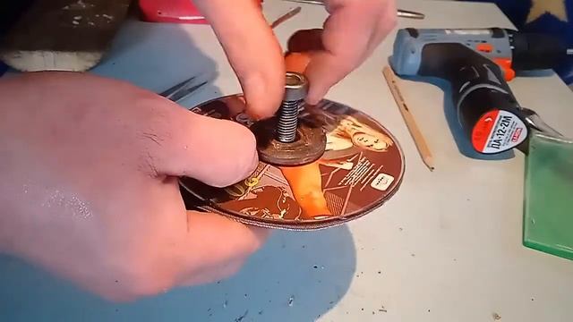 Уникальная самоделка из компакт-диска.Вы больше не выбросите не нужные диски! смотреть онлайн