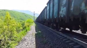 Не осилил перевал! Электровоз 4ЭС5К-002 "Ермак" с грузовым поездом и гостем следует назад