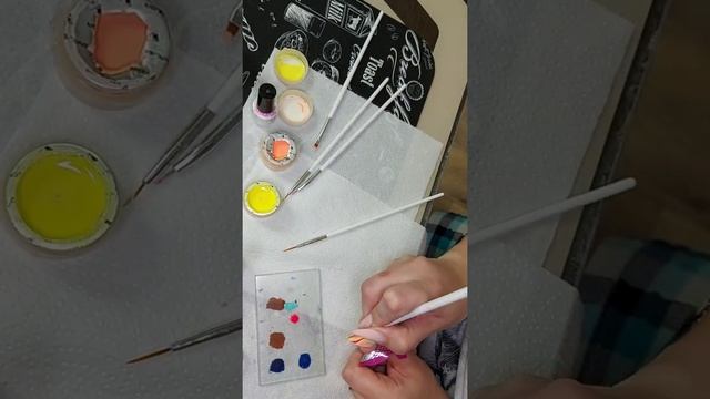 Видео по запросу про маникюр /вертикальное видео/маникюр сама себе