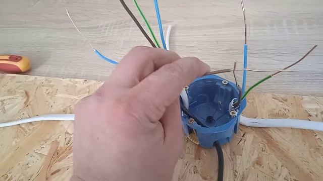 Електрика - це просто @ Розключення розподільчої коробки. смотреть онлайн