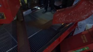 Разгрузка зерна из крытого вагона #4