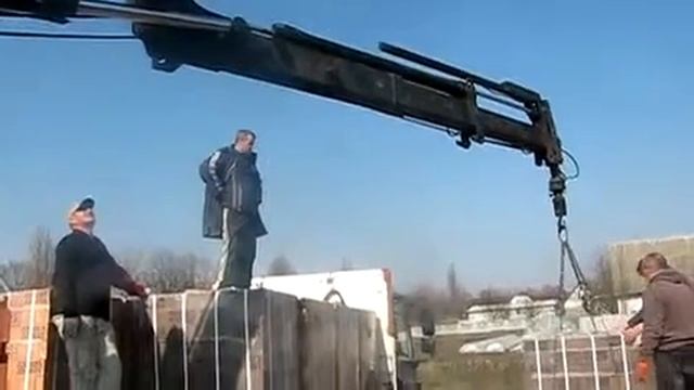 Выгрузка Белоцерковского кирпича Манипулятором смотреть онлайн