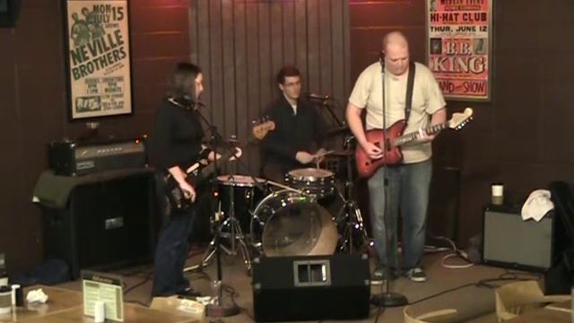 THIS ORANGE FOUR performs "MASTER DISGUISER" live @ T-BONES RECORDS & COFFEE SHOP смотреть онлайн