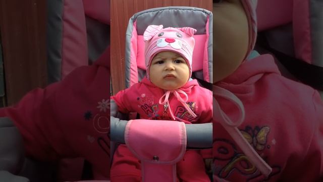 Яна слушает музыку смотреть онлайн