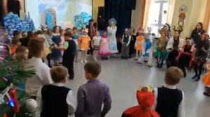 Хоровод,, В лесу родилась Ёлочка,,. Музыкальная игра с Дедом Морозом,, Расскажи нам дедушка,,