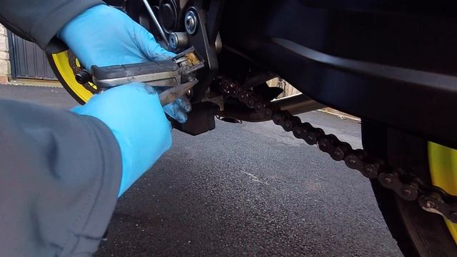 Yamaha MT07 - FZ07 CNC Front Foot Pegs Unboxing And Installation Tutorial смотреть онлайн