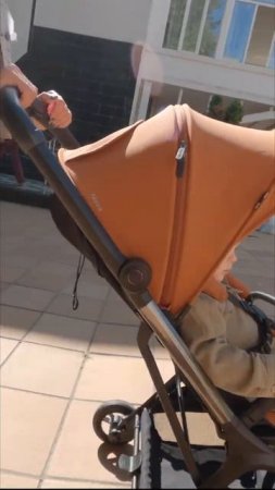 Прогулочная коляска Carrello Nova видео обзор