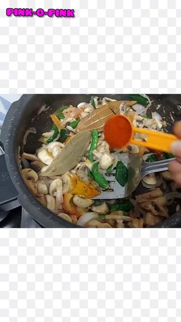 MUSHROOM BIRIYANI || MUSHROOM PULAO || EASY ONE POT MEAL #SHORTS смотреть онлайн