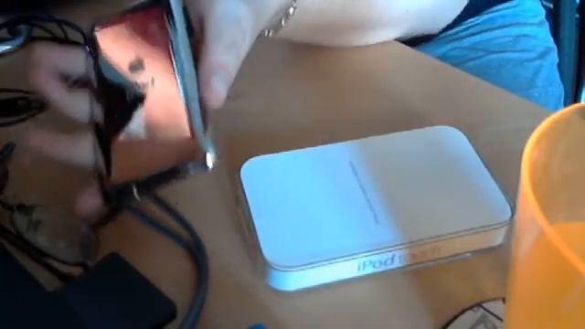 Apple iPod Touch 4G Unboxing смотреть онлайн