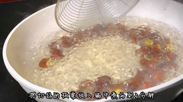 分享板栗燒雞的家常做法，雞肉嫩滑爽口，板栗軟糯香甜！【二話家常美食】#板栗燒雞 #板栗 #燒雞