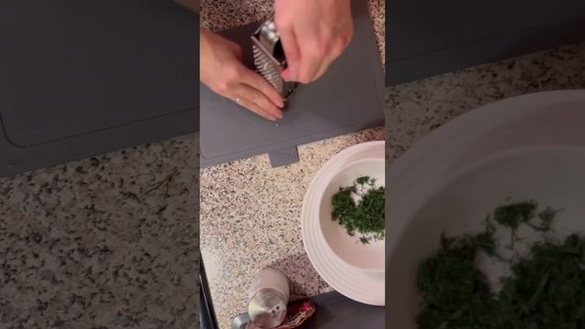 РУЛЕТИКИ ИЗ СВИНИНЫ В БЕКОНЕ С НАЧИНКОЙ ИЗ СЫРА И ЗЕЛЕНИ🔥